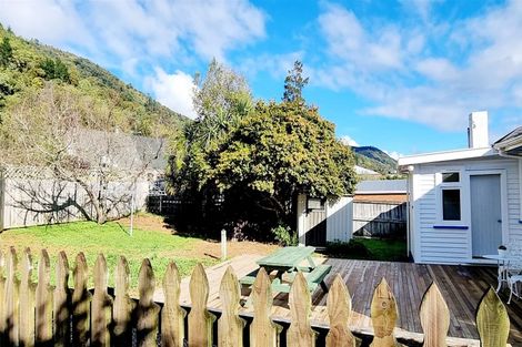 Photo of property in 94a Waikawa Road, Picton, 7220