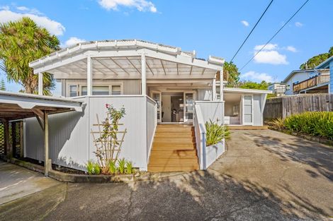 Photo of property in 11b Waiora Road, Stanmore Bay, Whangaparaoa, 0932