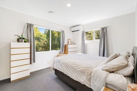 Photo of property in 8 Teviot Place, Totara Vale, Auckland, 0629