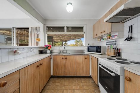 Photo of property in 82 Botany Road, Botany Downs, Auckland, 2010