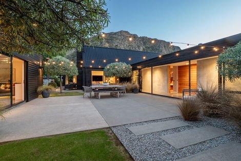 Photo of property in 1 Larkins Way, Arthurs Point, Queenstown, 9371