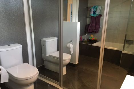 Photo of property in 2/52 Crofton Road, Harewood, Christchurch, 8051