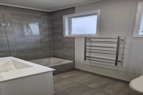 Photo of property in 22 Montmere Avenue, Te Atatu Peninsula, Auckland, 0610