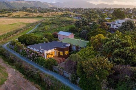 Photo of property in 20 Waikare Road, Raumati Beach, Paraparaumu, 5032