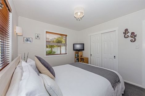 Photo of property in 2/31 Oteha Valley Road, Northcross, Auckland, 0632