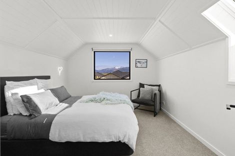 Photo of property in 43 Spur Ridge Rise, Jacks Point, 9371