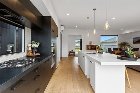 Photo of property in 1156a South Road, Oakura, 4314