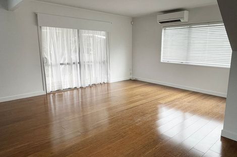 Photo of property in 17 Caspian Close, New Lynn, Auckland, 0600