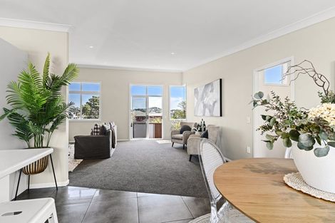 Photo of property in 27 Roy Terrace, Moturoa, New Plymouth, 4310