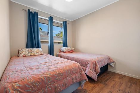 Photo of property in 1/3 Tyrian Close, Half Moon Bay, Auckland, 2012