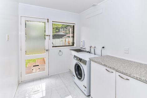 Photo of property in 24 Deodar Place, Totara Heights, Auckland, 2105