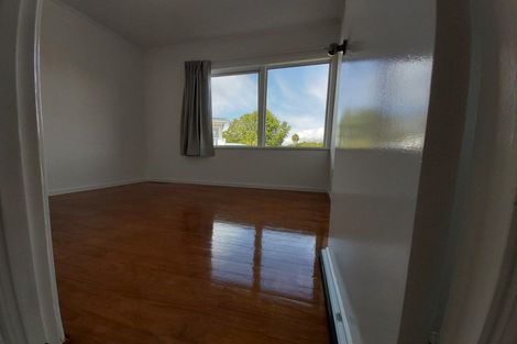 Photo of property in 11 Emirau Place, Glenfield, Auckland, 0629