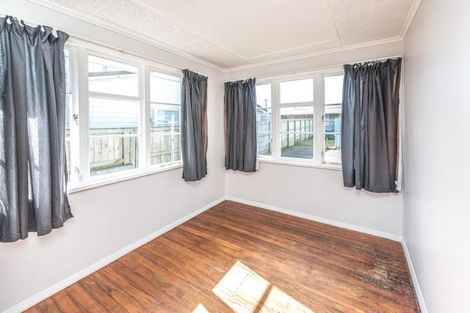 Photo of property in 12 Morgan Street, Castlecliff, Whanganui, 4501