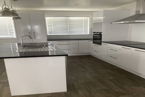 Photo of property in 1 Keats Place, Blockhouse Bay, Auckland, 0600