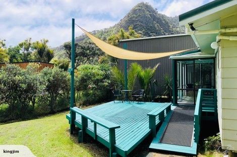 Photo of property in 91 Glenesk Road, Piha, New Lynn, 0772