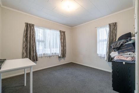 Photo of property in 3 Seddon Street, Takaro, Palmerston North, 4412