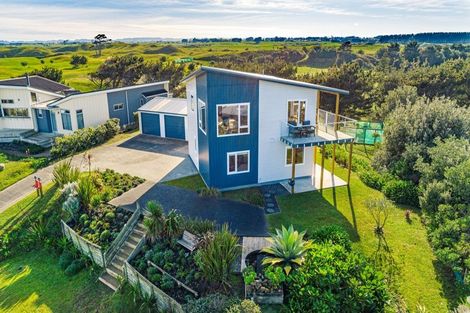 Photo of property in Ehaus, 42 Longbeach Drive, Castlecliff, Whanganui, 4501