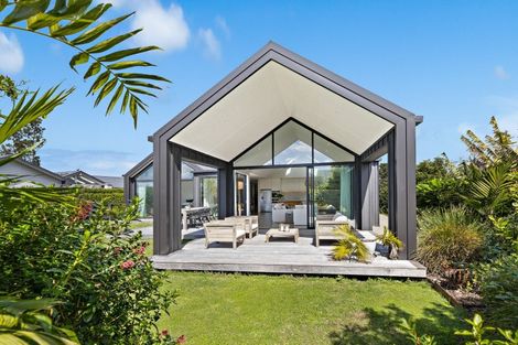 Photo of property in 75 Sandpiper Avenue, Point Wells, 0986