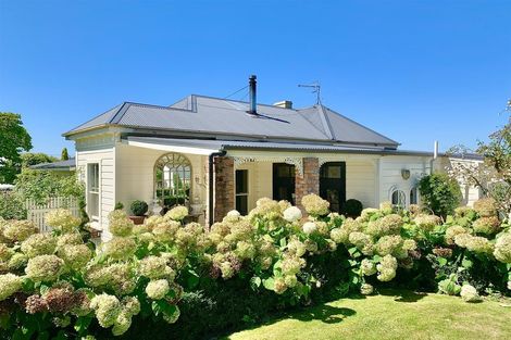 Photo of property in 22 Domain Road, Waipawa, 4210