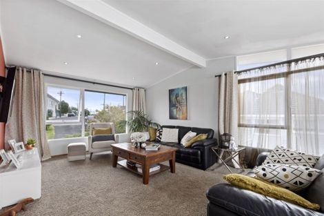 Photo of property in 1/51 East Coast Road, Milford, Auckland, 0620