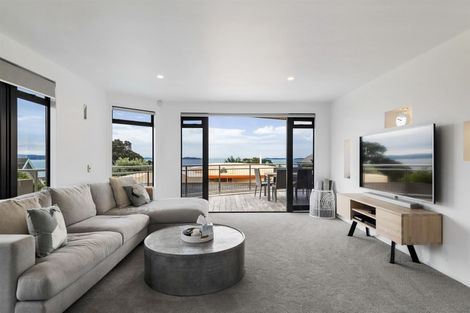 Photo of property in 18 Pacific Parade, Army Bay, Whangaparaoa, 0930