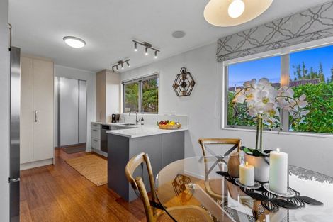 Photo of property in 15 Tableau Place, Totara Vale, Auckland, 0629