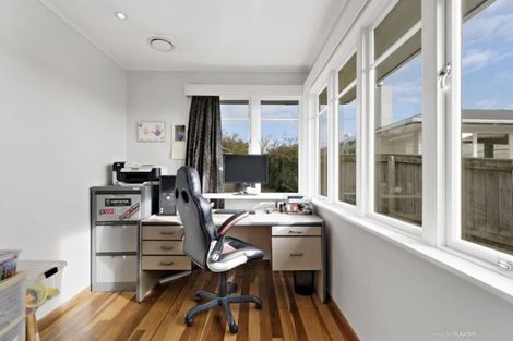 Photo of property in 7 Beazley Avenue, Paparangi, Wellington, 6037