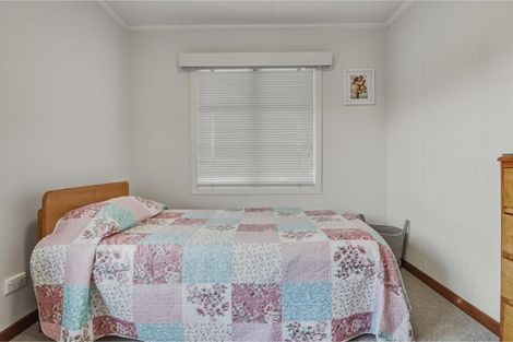 Photo of property in 2 Toru Street, Te Atatu Peninsula, Auckland, 0610