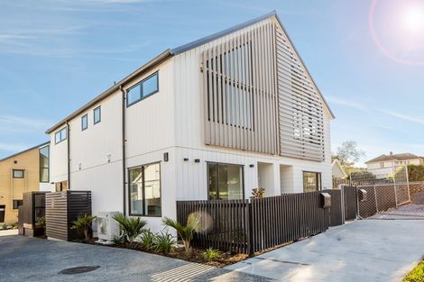 Photo of property in 11b Rangeview Road, Sunnyvale, Auckland, 0612