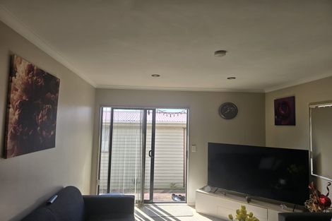 Photo of property in 85 Cobham Crescent, Kelston, Auckland, 0602
