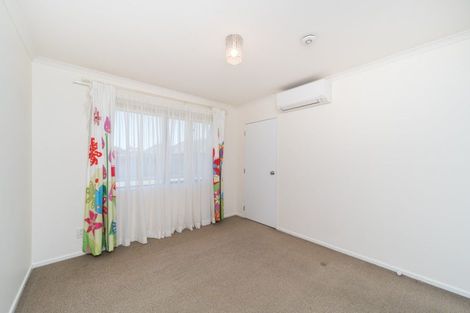 Photo of property in 15 Orlando Way, Kelvin Grove, Palmerston North, 4414