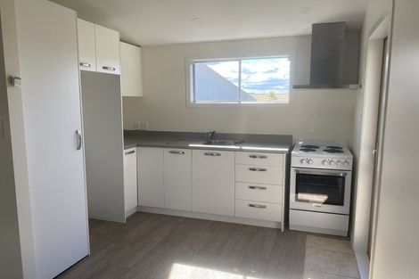 Photo of property in 2 Vera Road, Te Atatu South, Auckland, 0610