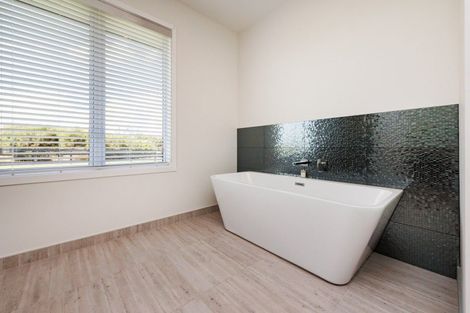 Photo of property in 33 Hartwell Drive, Kelvin Grove, Palmerston North, 4470