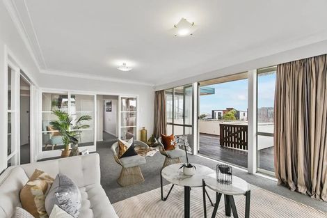 Photo of property in 32 Lewis Road, Pakuranga, Auckland, 2010