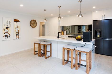 Photo of property in 5 Freedom Drive, Kelvin Grove, Palmerston North, 4414