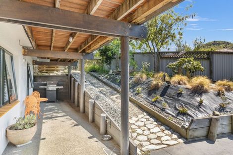 Photo of property in 15 Ranui Street, Waikawa, Picton, 7220