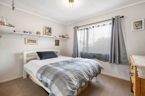 Photo of property in 6 Parakai Avenue, Parakai, 0830