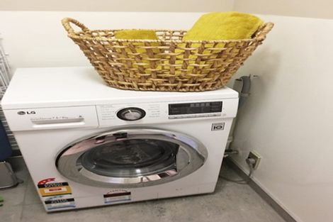 Photo of property in 1/2 Manor Place, Dunedin Central, Dunedin, 9016