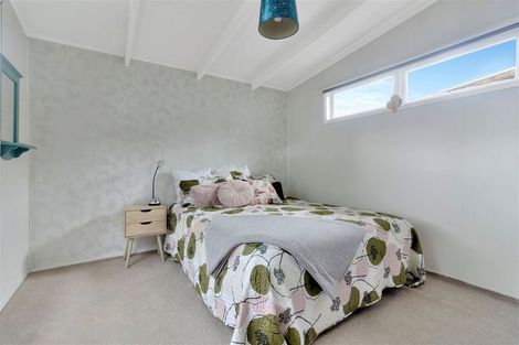 Photo of property in 6 Alwyn Avenue, Te Atatu South, Auckland, 0610