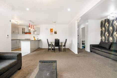 Photo of property in 18 Jamaica Place, Blockhouse Bay, Auckland, 0600