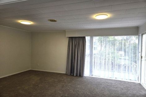 Photo of property in 2/56 Cockayne Crescent, Sunnynook, Auckland, 0620