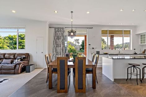 Photo of property in 16 Michael Bosher Way, Flat Bush, Auckland, 2019