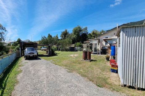 Photo of property in 53 Broadway, Picton, 7220