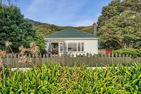 Photo of property in 1 Heketara Street, Eastbourne, Lower Hutt, 5013
