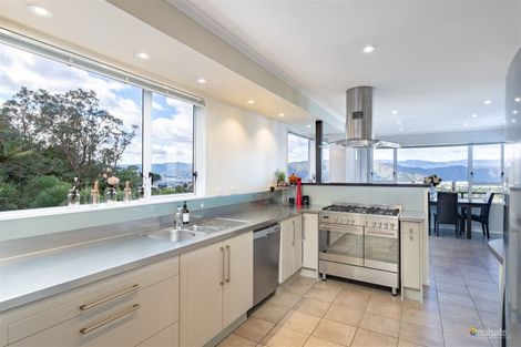 Photo of property in 96 Dowse Drive, Maungaraki, Lower Hutt, 5010