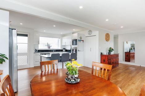 Photo of property in 28 Raglan Avenue, Cloverlea, Palmerston North, 4412