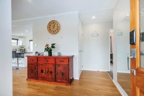 Photo of property in 28 Raglan Avenue, Cloverlea, Palmerston North, 4412