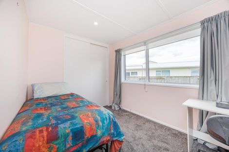 Photo of property in 28 Raglan Avenue, Cloverlea, Palmerston North, 4412