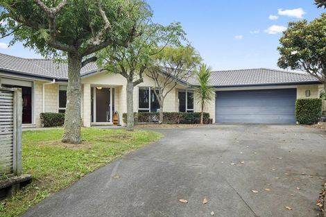 Photo of property in 10 Ernest Shackleton Place, Waiuku, 2123