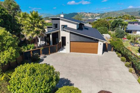 Photo of property in 5 Quadrant Heights, Paraparaumu, 5032